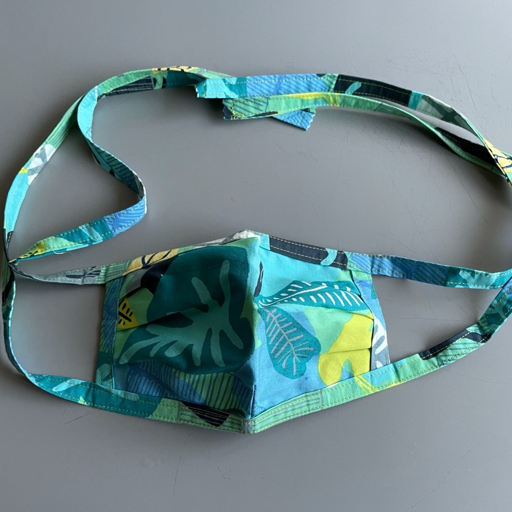 NWOT Blue Tropical Tie-Back Face Mask